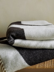 Monochrome Super Soft Wave Throw - Image 3 of 4