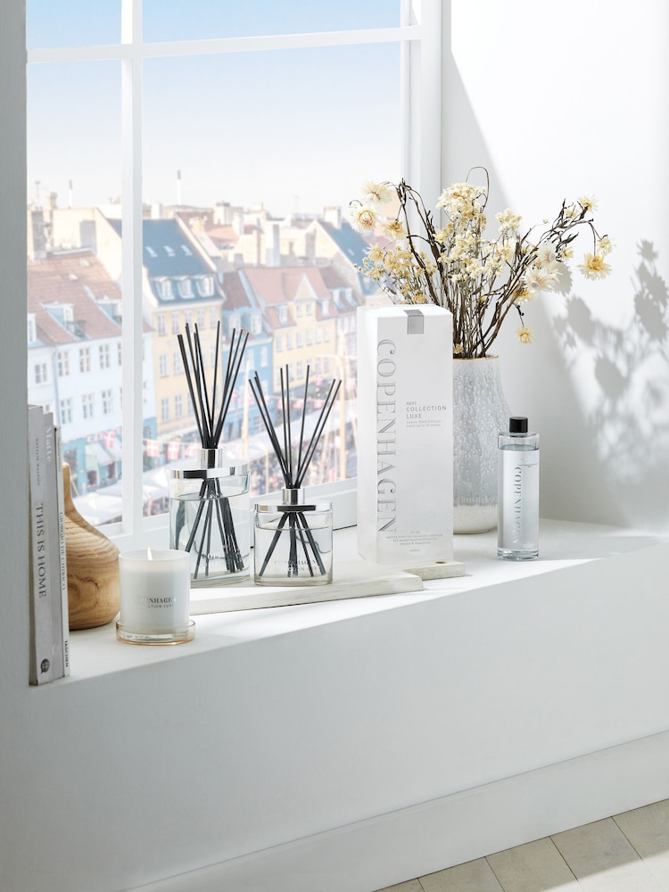 Collection Luxe Copenhagen Bergamot Tonka 200ml Refill Fragranced Diffuser Refill - Image 2 of 3