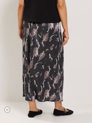 Yours Curve Black Marble Print Satin Skirt - Image 3 of 6