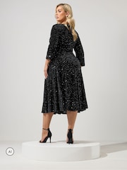Чорний - Yours Curve London Sequin Velvet Skater Dress - Image 3 of 6