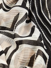 Black/White Geometric Print Plisse Lightweight Scarf - Image 4 of 5