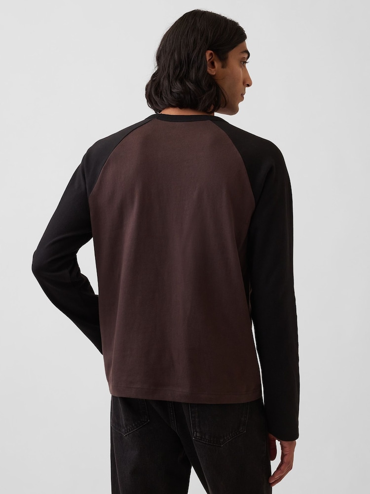 Gap Dark Brown/ Black Heavyweight Relaxed Long Sleeve T-Shirt - Image 2 of 4 Gap Dark Brown/ Black Heavyweight Relaxed Long Sleeve T-Shirt - Image 2 of 4