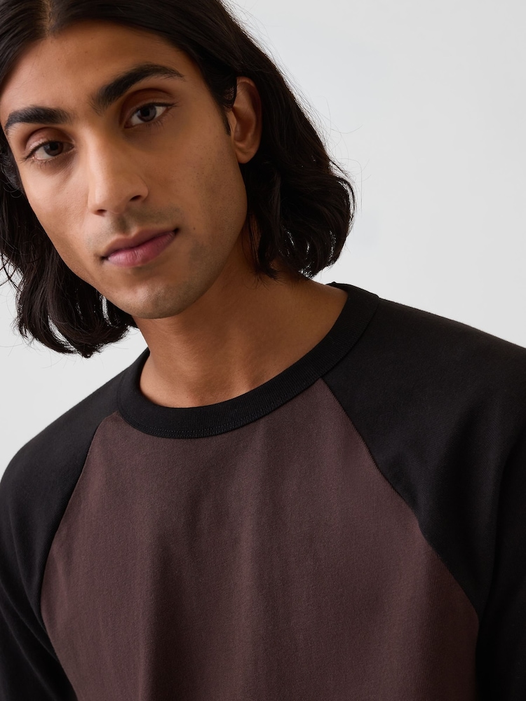 Gap Dark Brown/ Black Heavyweight Relaxed Long Sleeve T-Shirt - Image 4 of 4 Gap Dark Brown/ Black Heavyweight Relaxed Long Sleeve T-Shirt - Image 4 of 4