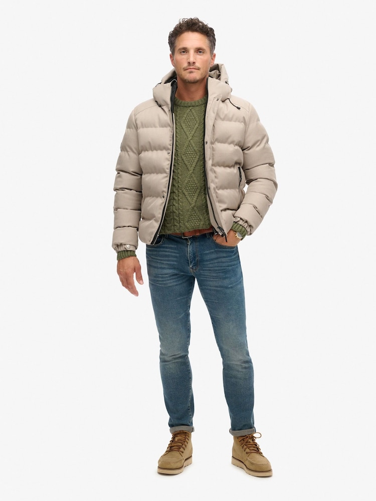 بيج بخيوط شاحبة - سترة رياضية تويد بتصميم منفوخ بهودي من Superdry - صورة 2 من 7