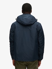 צבע נייבי-שחור/נייבי - Superdry ז'קט רוח עם קפוצ'ון, דגם Mountain - תמונה 5 מתוך 6