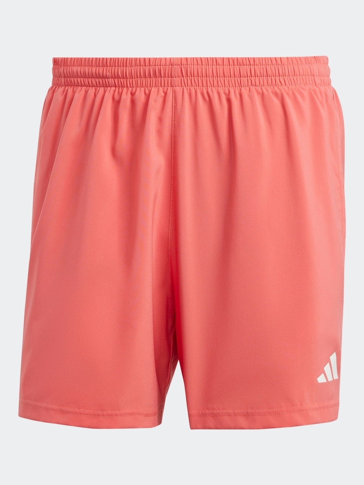 أحمر - ملعب - شورت Own The Run من adidas  - صورة 5 من 5