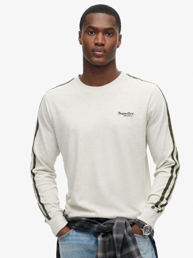 Grau - Superdry Essential Langärmeliges Oberteil mit Logo und Streifen in Retro-Optik aus 100 % Baumwolle - Bild 1 von 6