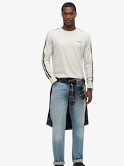 Grau - Superdry Essential Langärmeliges Oberteil mit Logo und Streifen in Retro-Optik aus 100 % Baumwolle - Bild 3 von 6