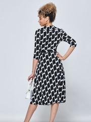 Jolie Moi Wickelkleid aus Raegan-Jersey mit seitlichem Bindeband - Bild 2 von 6