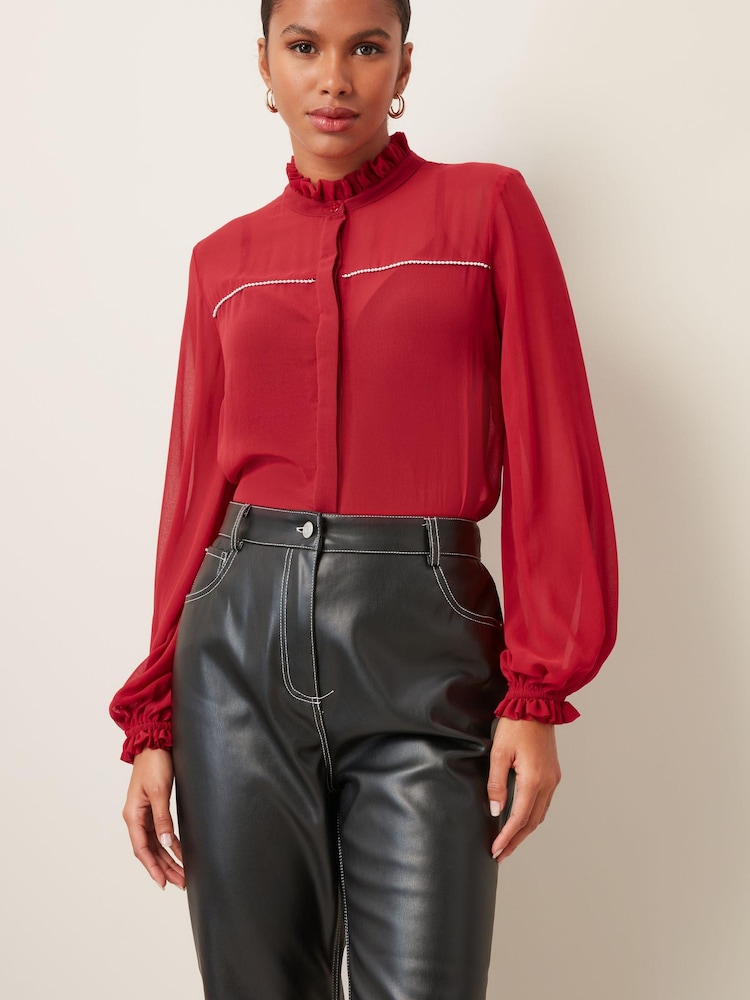 Rot - Bluse mit Rüschenkragen und Perlenbesatz - Bild 1 von 3 Rot - Bluse mit Rüschenkragen und Perlenbesatz - Bild 1 von 3