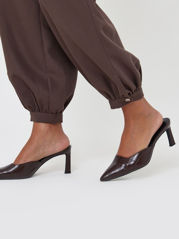 Threadbare Brown Closed Toe Kitten Heels