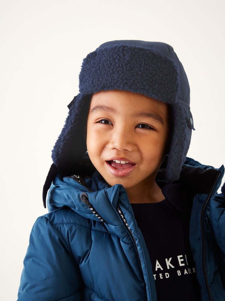 Baker by Ted Baker Jungen Trapper-Mütze und Handschuhe im Set, Marineblau - Bild 2 von 6 Baker by Ted Baker Jungen Trapper-Mütze und Handschuhe im Set, Marineblau - Bild 2 von 6