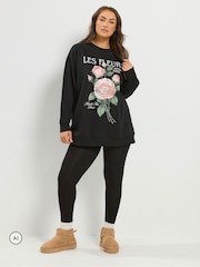 سويت شيرت مزيّن بعبارة Les Fleurs من Yours Curve - صورة 2 من 6