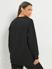 سويت شيرت مزيّن بعبارة Les Fleurs من Yours Curve - صورة 3 من 6
