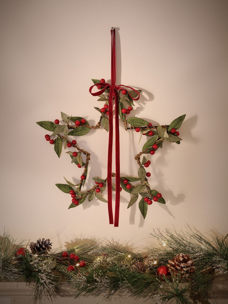 Red Christmas Berry Star Wreath - Image 1 of 3 Red Christmas Berry Star Wreath - Image 1 of 3