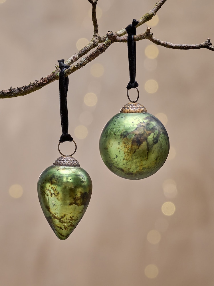 Nkuku Set of 4 Moss Jalshara Baubles Christmas Decorations - Image 2 of 3 Nkuku Set of 4 Moss Jalshara Baubles Christmas Decorations - Image 2 of 3