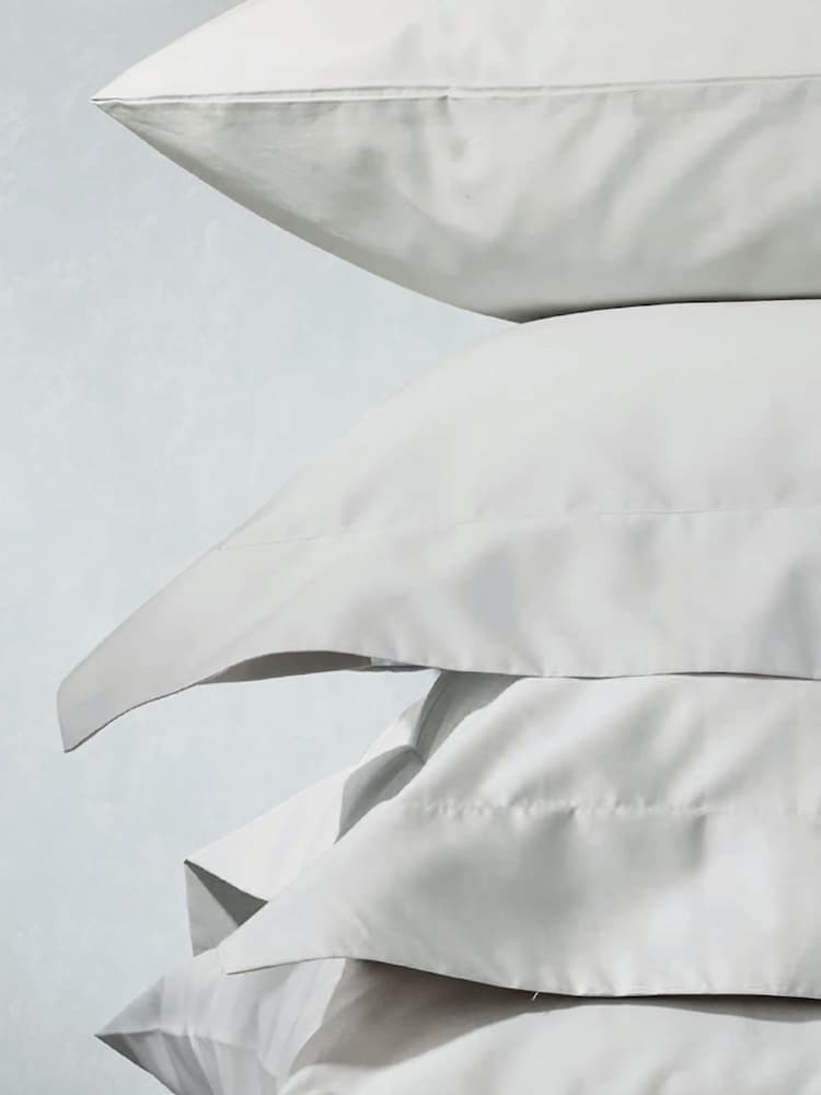 طقم من 2 غطاء وسادة من 400 خيط في البوصة المربعة 100% قطن من Laura Ashley - صورة 1 من 4 طقم من 2 غطاء وسادة من 400 خيط في البوصة المربعة 100% قطن من Laura Ashley - صورة 1 من 4