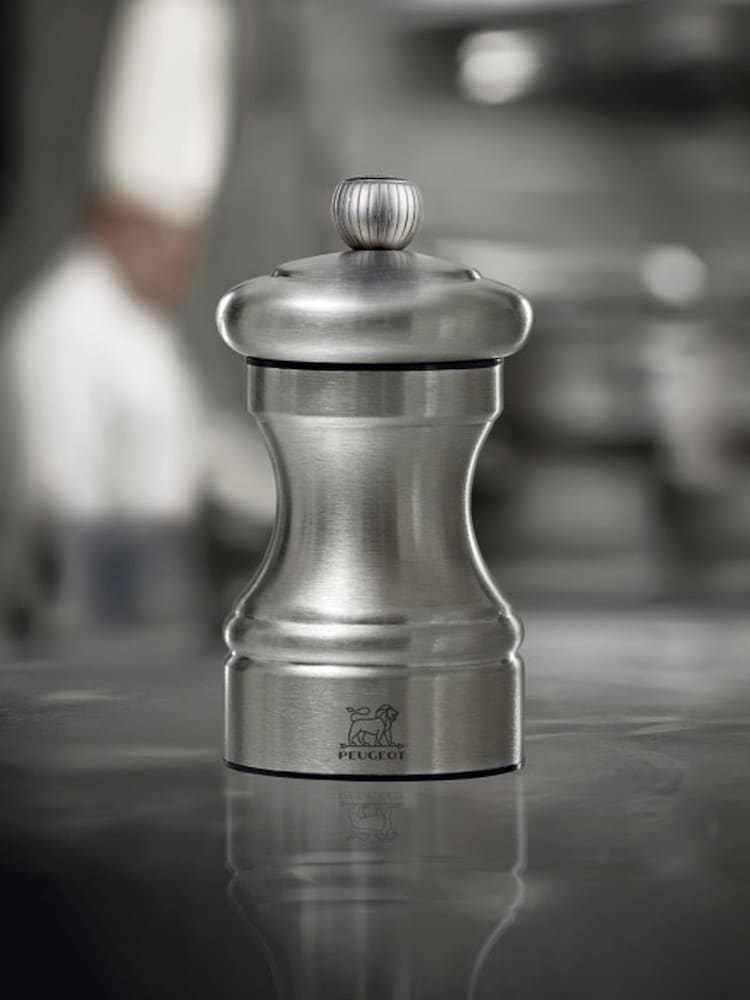 Peugeot Silver Manual Salt Mill in Stainless Steel 10cm - Image 1 of 5 Peugeot Silver Manual Salt Mill in Stainless Steel 10cm - Image 1 of 5