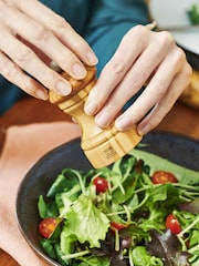 Peugeot Olive Set of Manual Salt and Pepper Mills in Olive Wood 10cm - Image 3 of 6