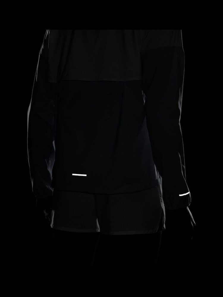 Nike white blue Light Windrunner Running Jacket - Image 9 of 9