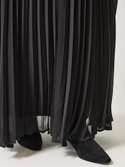 שחור - Long Tall Sally שמלת ז'ורז'ט בגזרת מקסי עם קפלים - תמונה 4 מתוך 6