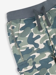 Pantalones de chándal cargo con estampado de camuflaje para niño de Jojo Maman Bébé - Imagen 2 de 3