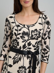 Gina Bacconi Murphy Embroidered Sequin Maxi Dress - Bild 4 von 7