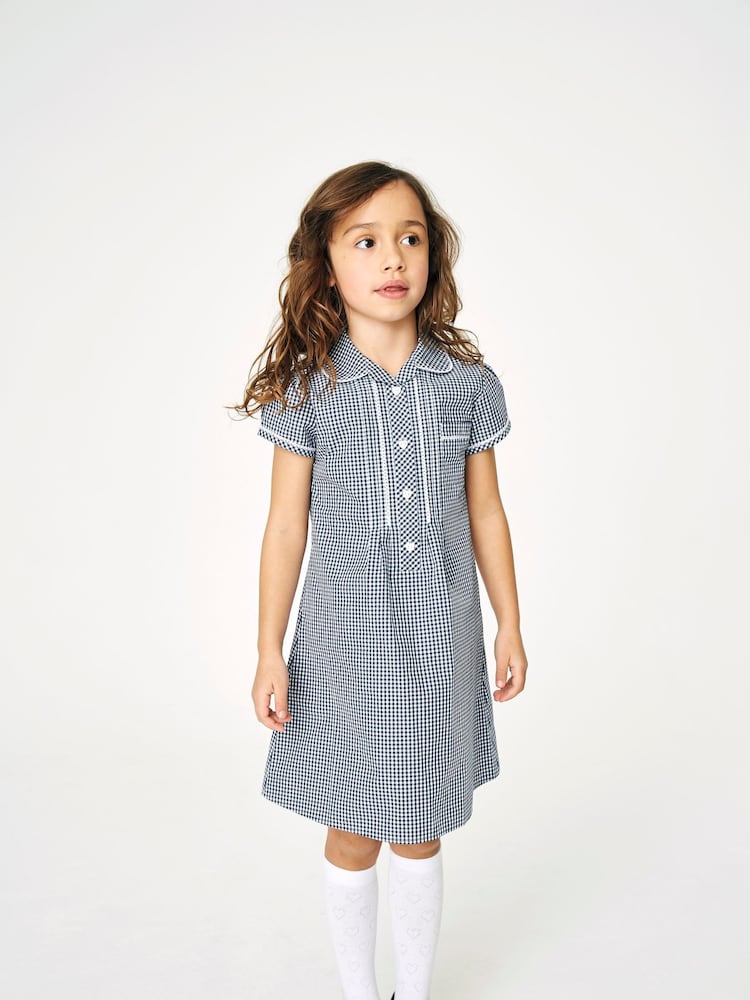 Marineblau - Kleid für die Schule mit hohem Baumwollanteil, Vichykaros, Knopfleiste und Spitzenbesatz (3–14 Jahre) - Bild 2 von 7 Marineblau - Kleid für die Schule mit hohem Baumwollanteil, Vichykaros, Knopfleiste und Spitzenbesatz (3–14 Jahre) - Bild 2 von 7