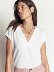 Tricou Boden Supersoft cu decolteu în V - Imaginea 4 din 5