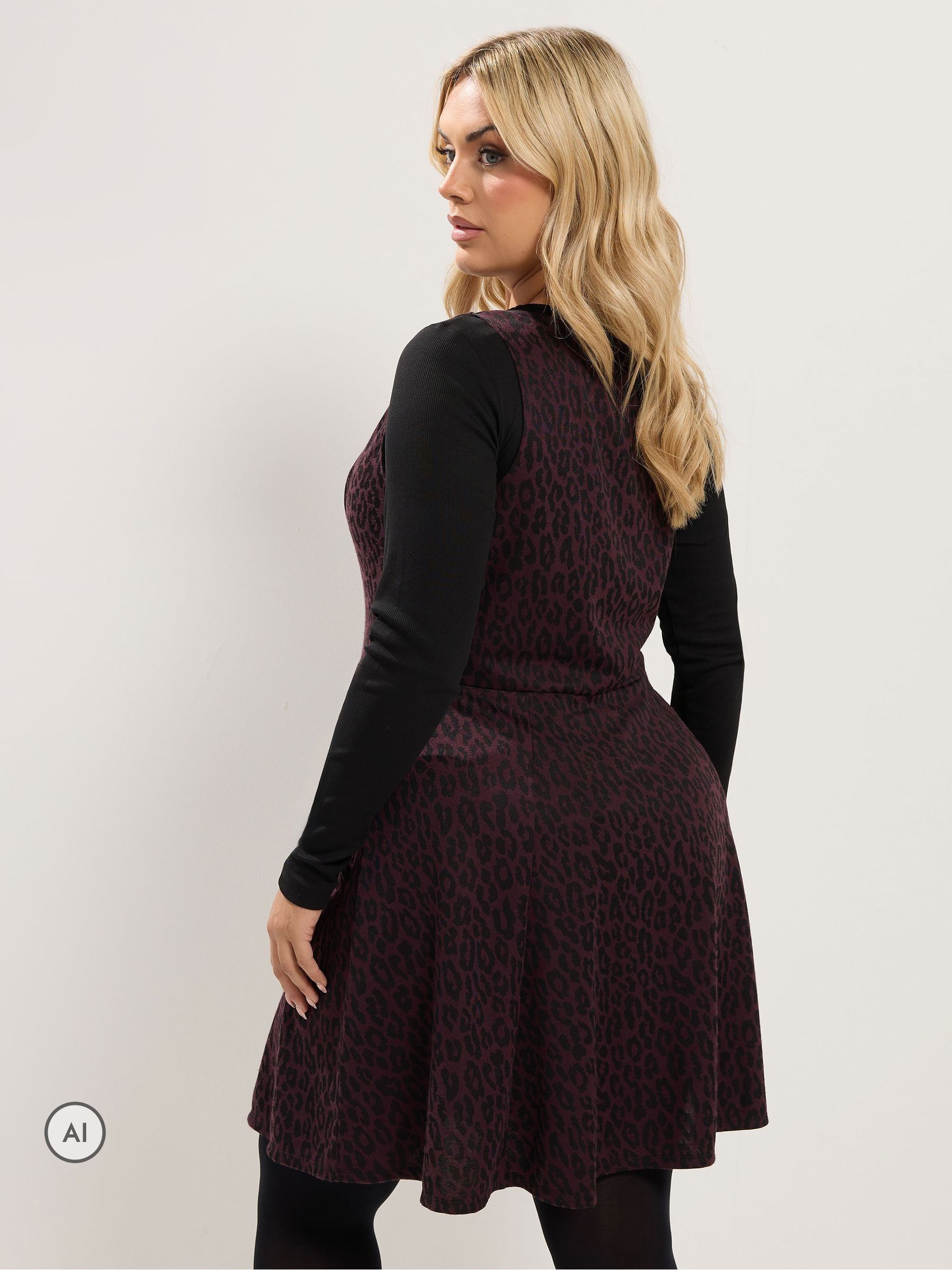 Comprar Yours Curve Square Neck Animal Pinafore Dress from Next Brazil