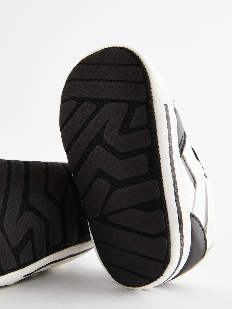 Black/White Touch Fastening Elastic Lace Baby Trainers (0-24mths) - Image 5 of 5