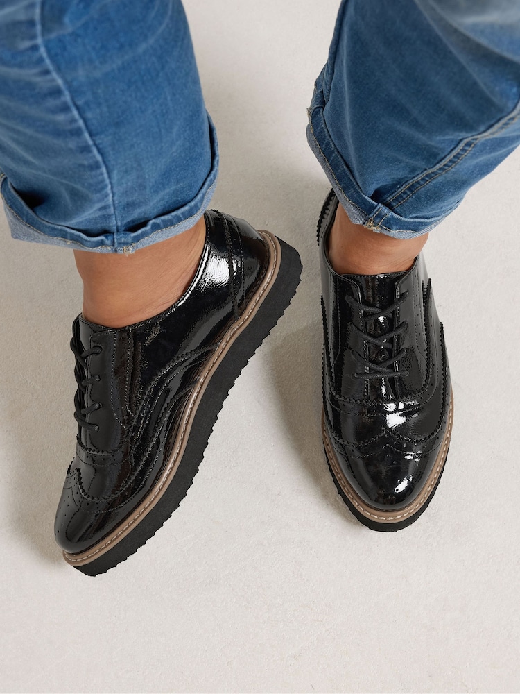 Yours Curve Faux Leather Lace Up Brogue Flats In Extra Wide EEE Fit - 圖片 2，共 6