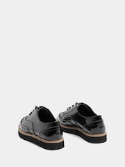 Yours Curve Faux Leather Lace Up Brogue Flats In Extra Wide EEE Fit - 圖片 5，共 6