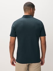 أزرق داكن أزرق - قميص بولو بتصميم مربعات Argyle صغيرة من Lyle & Scott - صورة 2 من 5