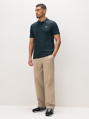 أزرق داكن أزرق - قميص بولو بتصميم مربعات Argyle صغيرة من Lyle & Scott - صورة 3 من 5