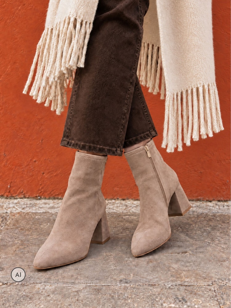 Smėlio spalvos - Novo Wide Fit Kat Mid Block Chisel Toe Ankle Boots - 1 paveikslėlis iš 6