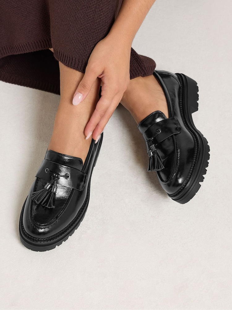 أسود - Yours Curve Tassel Cleated Casual Loafers In Wide E Fit - صورة 1 من 5 أسود - Yours Curve Tassel Cleated Casual Loafers In Wide E Fit - صورة 1 من 5