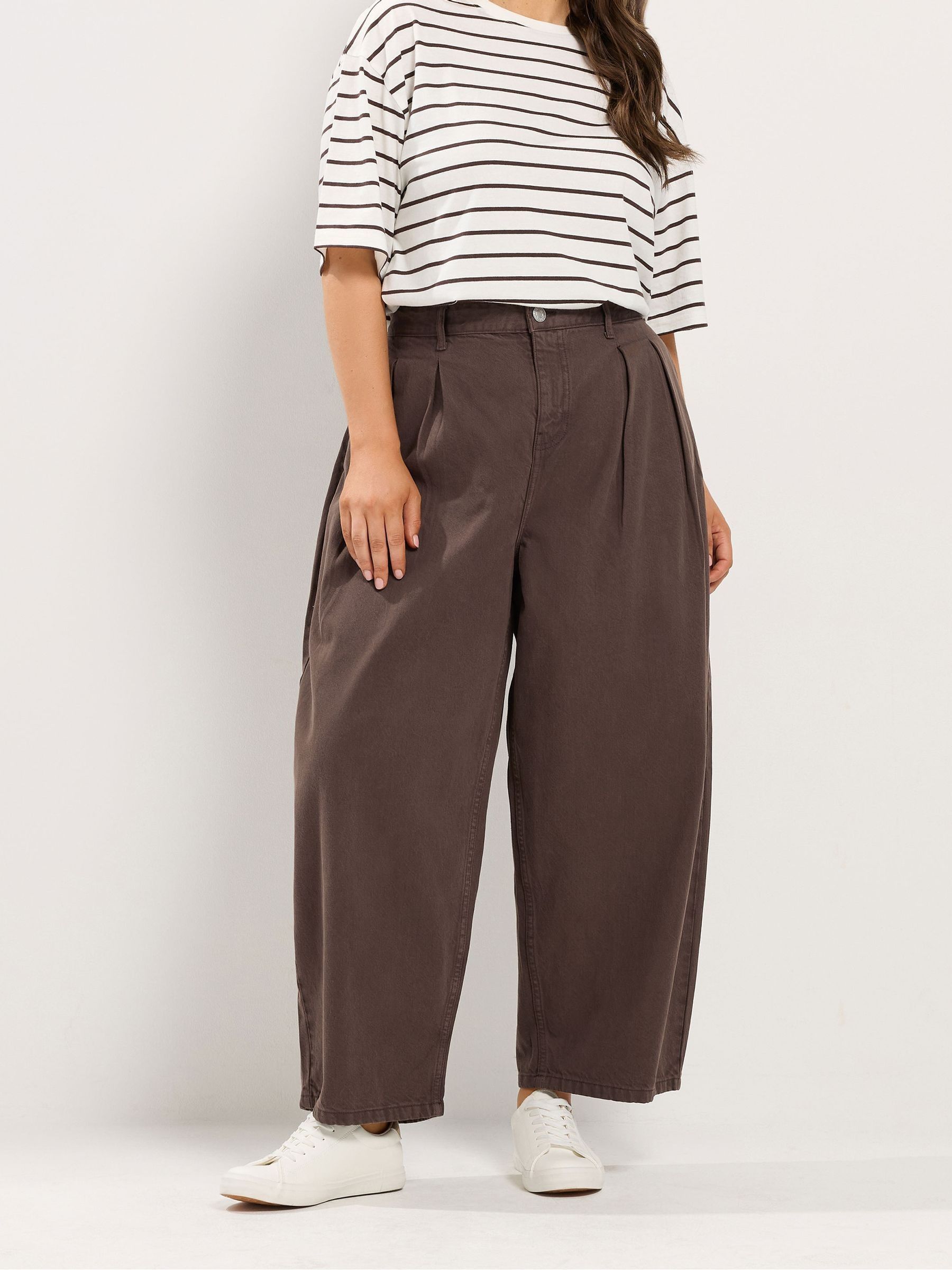 Yours Women's Pleated Barrel Jeans in Chocolate | Size: 30-32 - Image 2