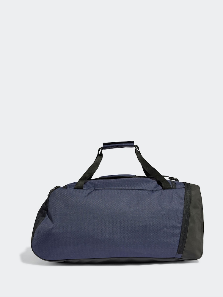 أزرق - حقيبة Duffel من قماش خشن بتصميم 3 خطوط من تشكيلة Essentials من Adidas - صورة 2 من 5 أزرق - حقيبة Duffel من قماش خشن بتصميم 3 خطوط من تشكيلة Essentials من Adidas - صورة 2 من 5