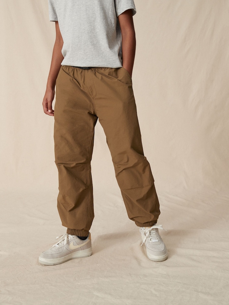 Hellbraun - Parachute-Hose (3–16 Jahre) - Bild 1 von 1 Hellbraun - Parachute-Hose (3–16 Jahre) - Bild 1 von 1