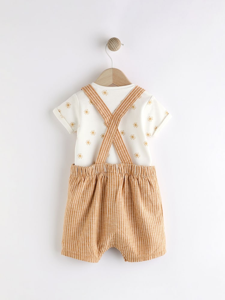 Rostbraun - Set aus gewebter Latzhose und Body für Babys (0 M.–2 J.) - Bild 2 von 7 Rostbraun - Set aus gewebter Latzhose und Body für Babys (0 M.–2 J.) - Bild 2 von 7