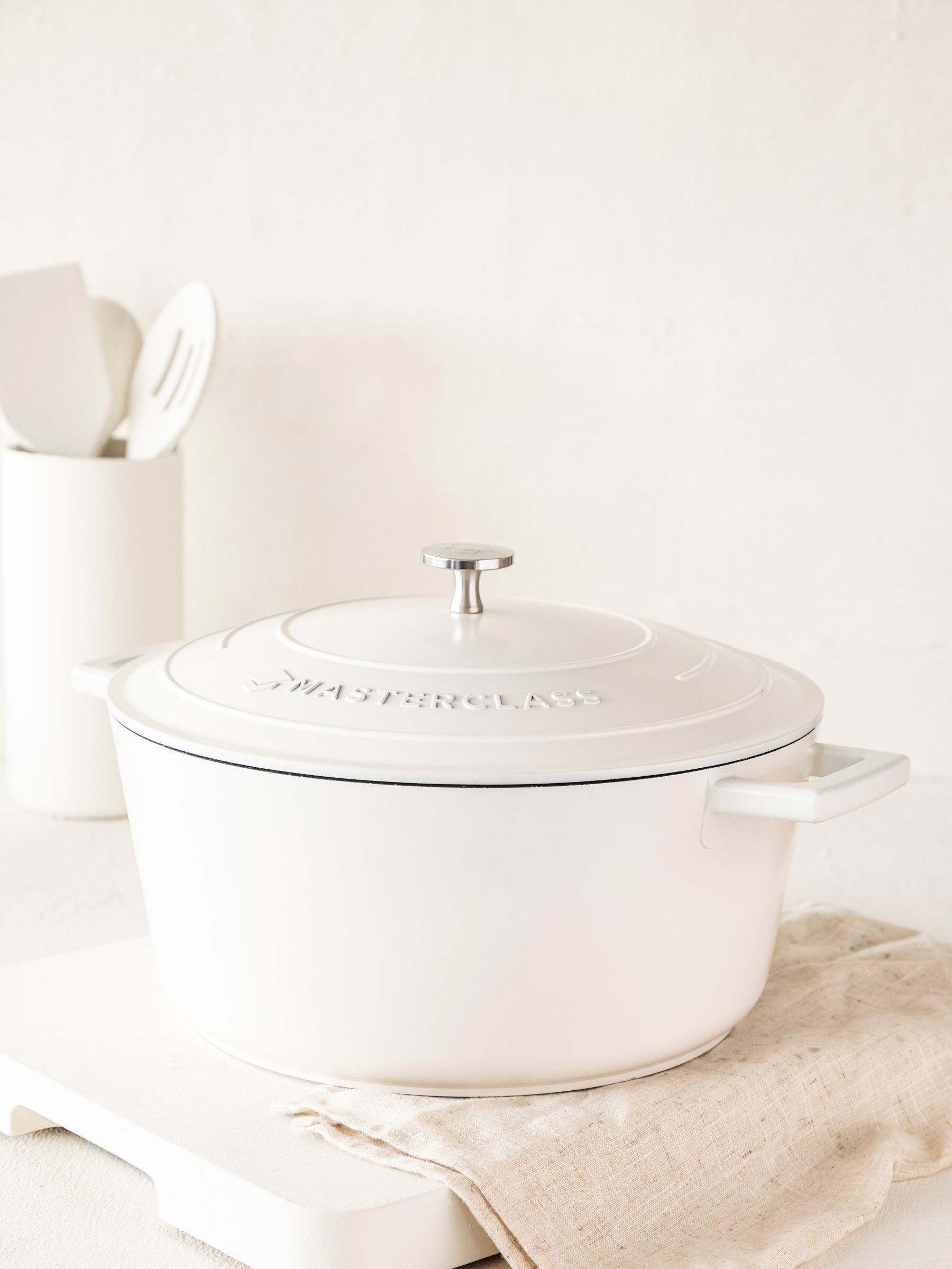 MasterClass Cast Aluminium Cream Casserole Dish, 28cm, 5 Litre, Gift Boxed - Image 8