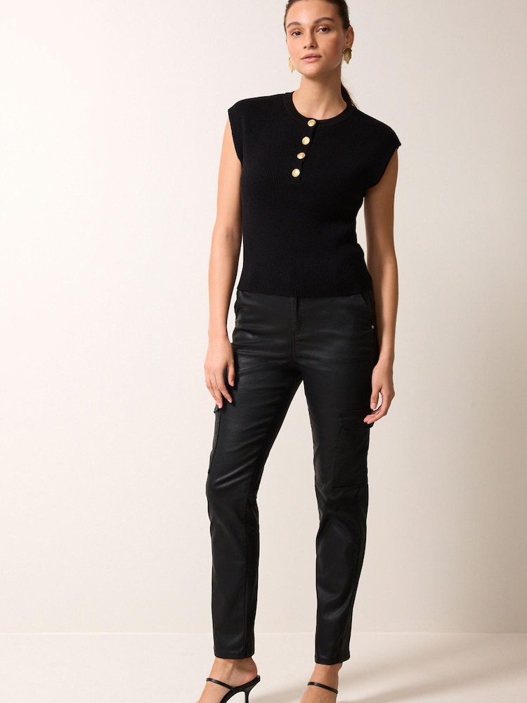 črna - Majica brez rokavov s kratkimi rokavi in zlatimi gumbi - Slika 2 iz 6 črna - Majica brez rokavov s kratkimi rokavi in zlatimi gumbi - Slika 2 iz 6