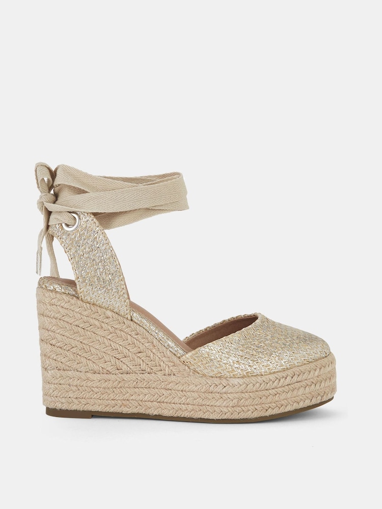 Gold - Novo Buenos Aries Espadrilles mit geschlossener Zehenpartie und Keilabsatz - Bild 2 von 4
