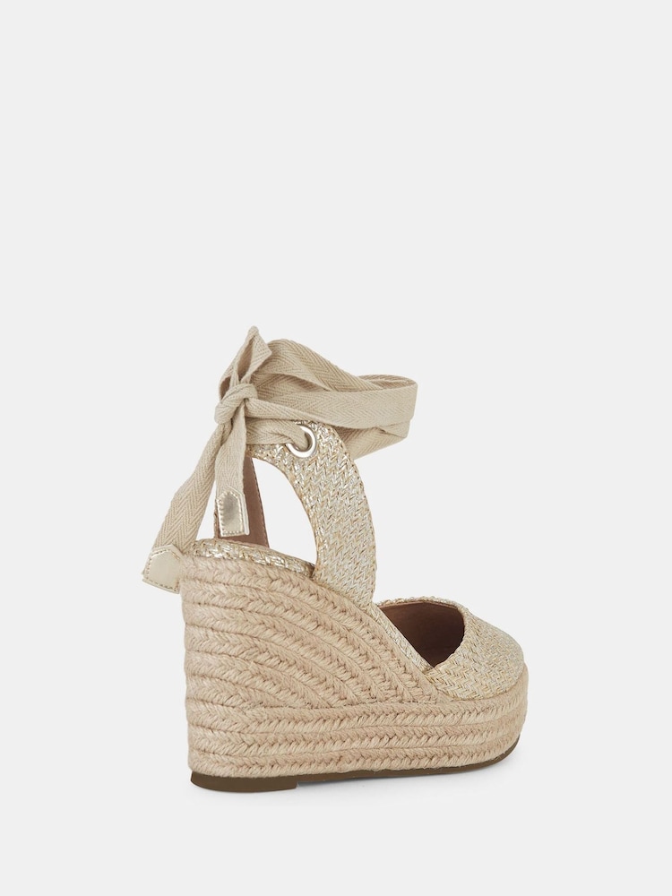 Gold - Novo Buenos Aries Espadrilles mit geschlossener Zehenpartie und Keilabsatz - Bild 4 von 4