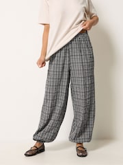 PixieGirl Petite Grey Check Crinkle Balloon Trousers - Image 2 of 6