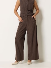 PixieGirl Petite Pinstripe Waistcoat & Trousers Set - صورة 1 من 6