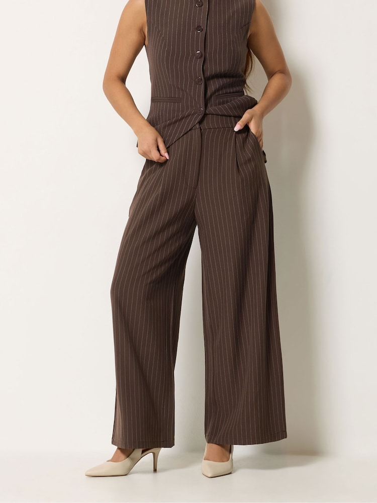 PixieGirl Petite Pinstripe Waistcoat & Trousers Set - صورة 1 من 6 PixieGirl Petite Pinstripe Waistcoat & Trousers Set - صورة 1 من 6
