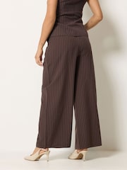 PixieGirl Petite Pinstripe Waistcoat & Trousers Set - صورة 3 من 6