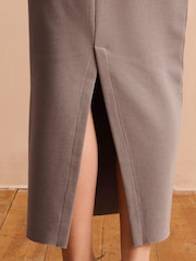 Neutral-Taupe - Kuscheliger Strick-Midirock mit Rippstruktur und Schlitz hinten - Bild 5 von 7
